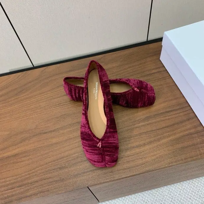 Maison Margiela MM6 — Ballet shoes Tabi from bifurcated the toe