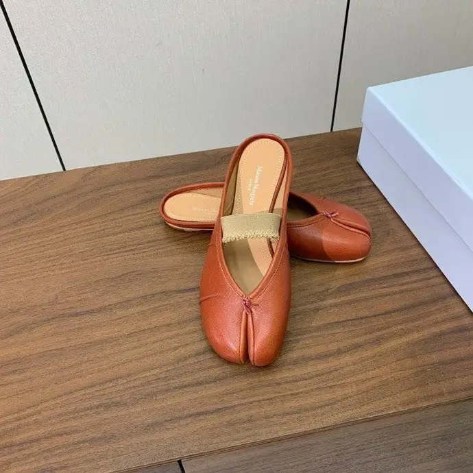 Maison Margiela MM6 — Балетки Tabi с раздвоенным носком