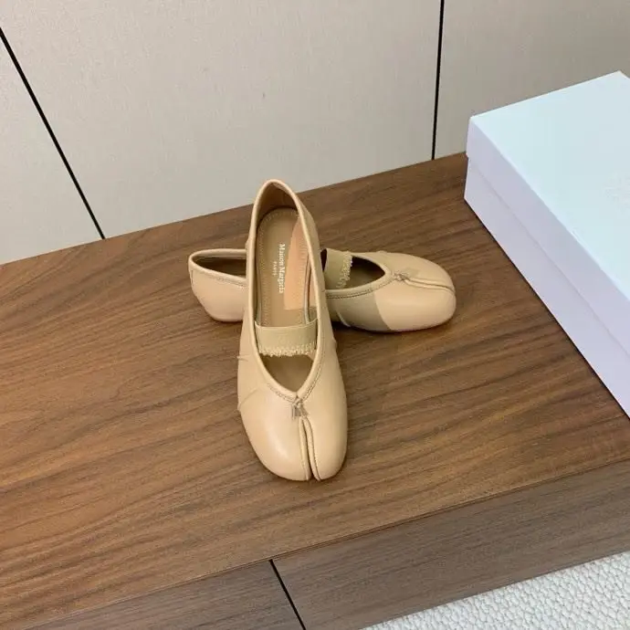 Maison Margiela MM6 — Балетки Tabi с раздвоенным носком