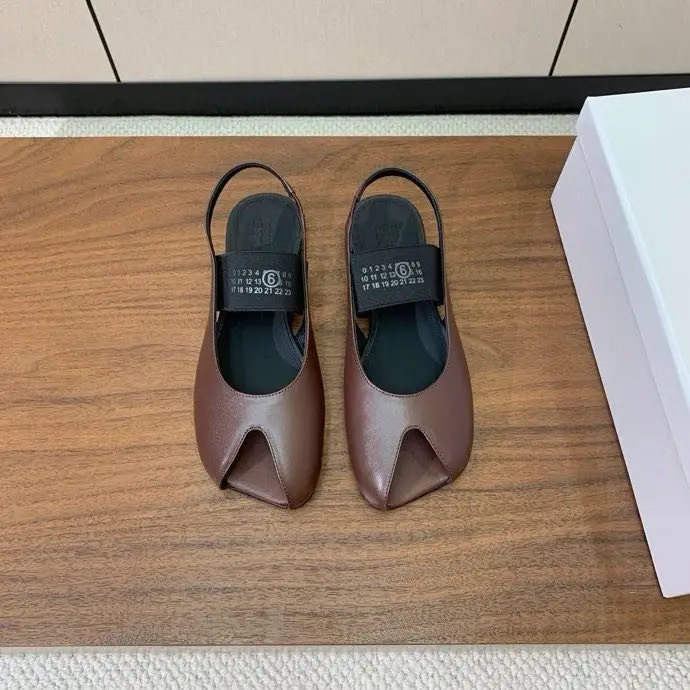 Maison Margiela MM6 — Балетки Tabi с раздвоенным носком