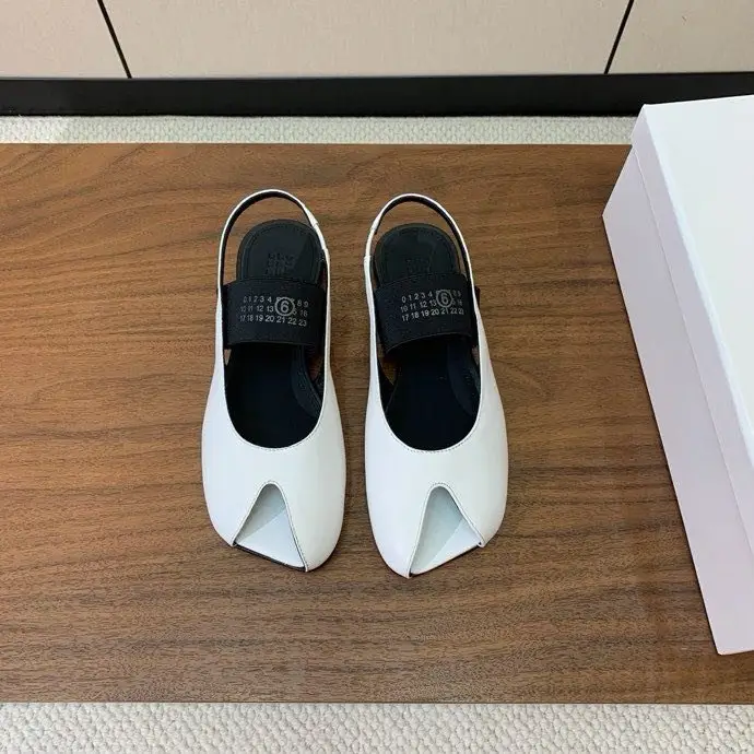 Maison Margiela MM6 — Балетки Tabi с раздвоенным носком