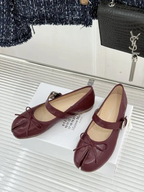 Maison Margiela MM6 Балетки Tabi кожаные с раздвоенным носком — Фото 2