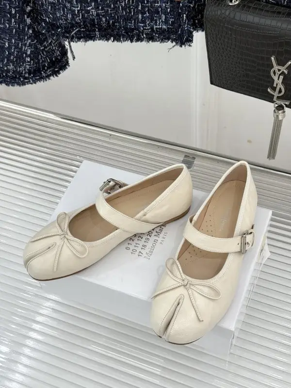 Maison Margiela MM6 Балетки Tabi шкіряні з роздвоєним носком — Фото 2