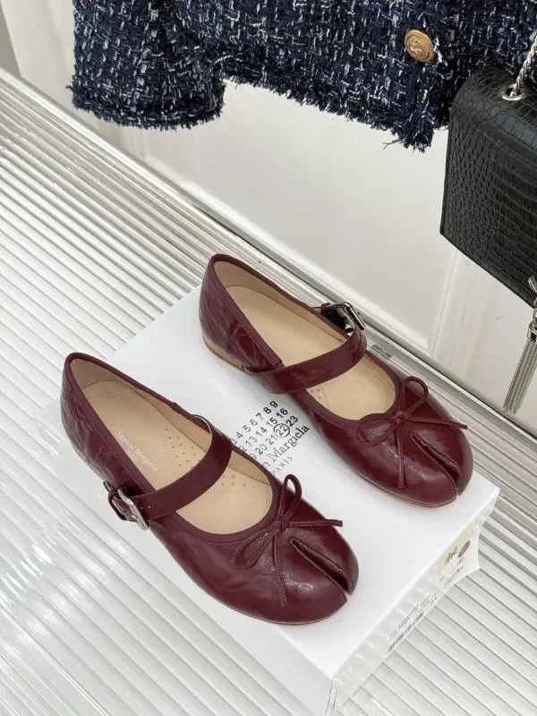 Maison Margiela MM6 Балетки Tabi кожаные с раздвоенным носком — Фото 3
