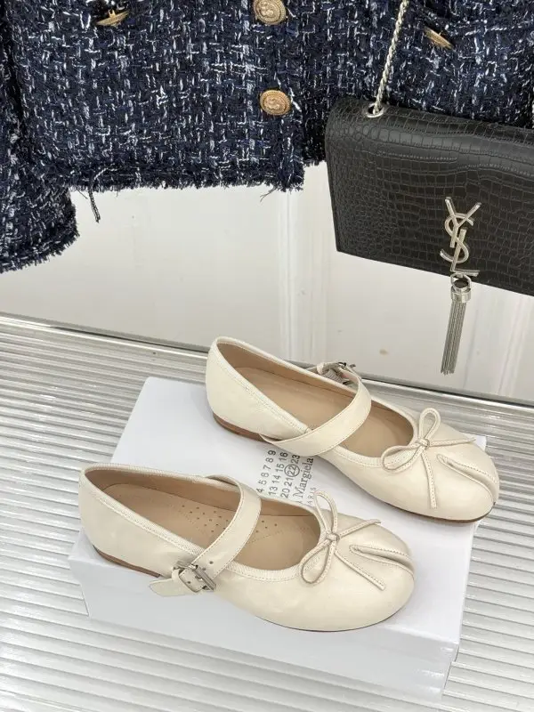 Maison Margiela MM6 Балетки Tabi шкіряні з роздвоєним носком — Фото 3