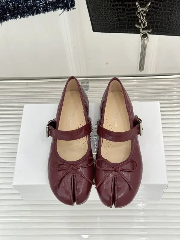 Maison Margiela MM6 Балетки Tabi кожаные с раздвоенным носком — Фото 4
