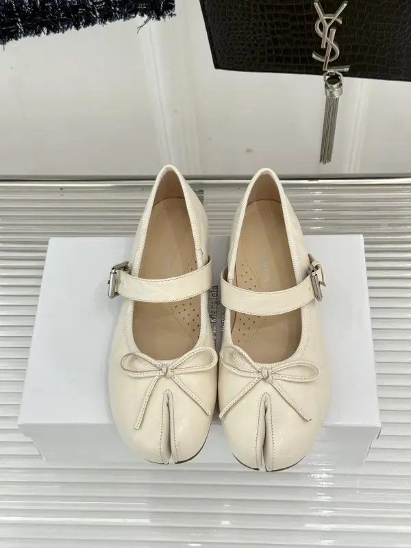 Maison Margiela MM6 Балетки Tabi шкіряні з роздвоєним носком — Фото 4
