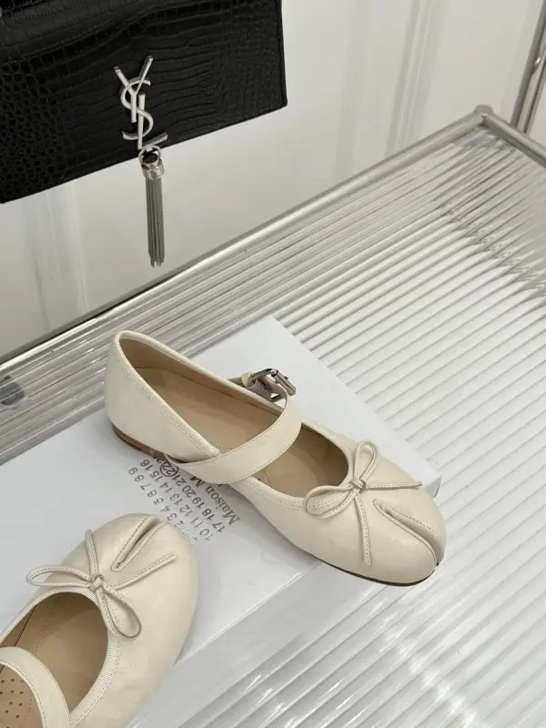 Maison Margiela MM6 Балетки Tabi шкіряні з роздвоєним носком — Фото 5