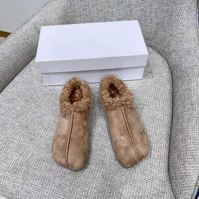 Maison Margiela MM6 — Балетки зимові на хутрі