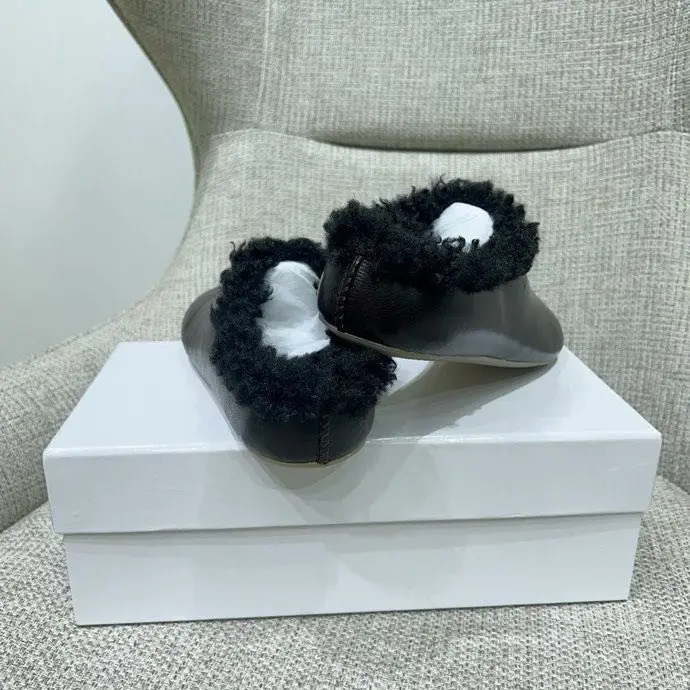Maison Margiela MM6 Ballet shoes winter on fur — Photo 5