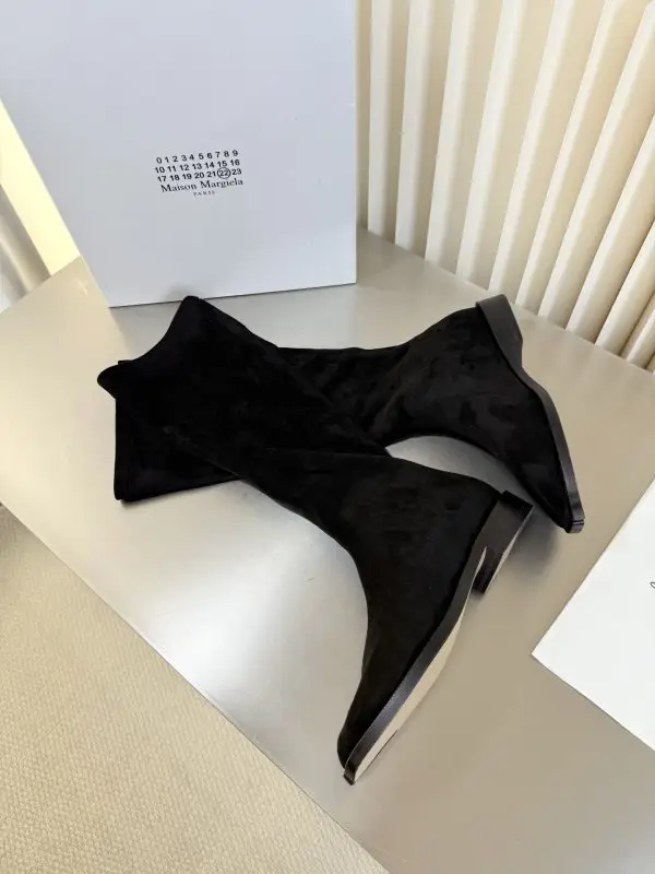 Maison Margiela MM6 — Сапоги MM6 Split-Toe Stretch Suede Mid-Calf