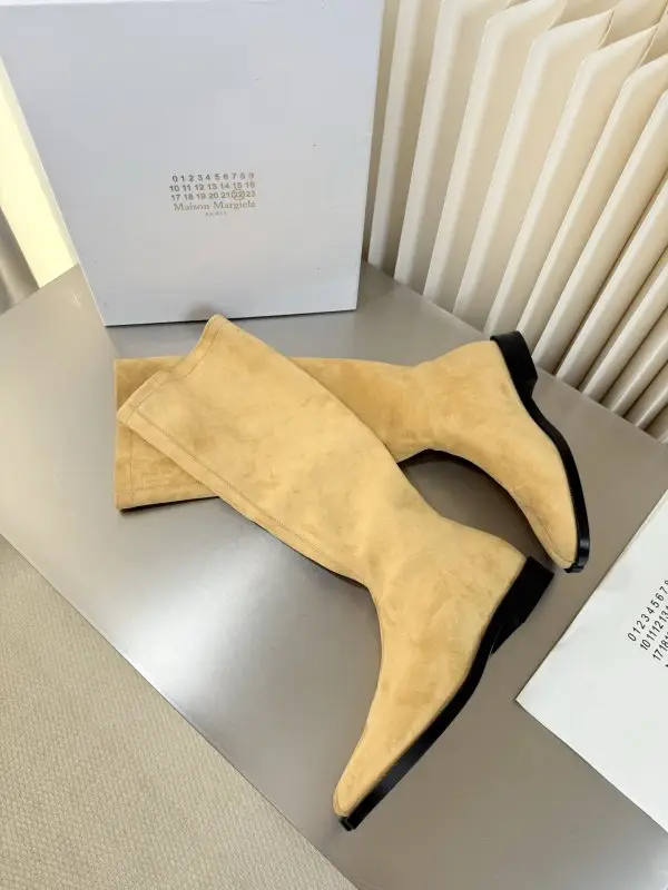 Maison Margiela MM6 Сапоги MM6 Split-Toe Stretch Suede Mid-Calf — Фото 1