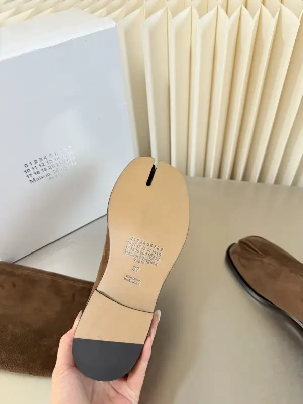 Maison Margiela MM6 Сапоги MM6 Split-Toe Stretch Suede Mid-Calf — Фото 3