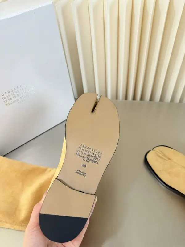 Maison Margiela MM6 Сапоги MM6 Split-Toe Stretch Suede Mid-Calf — Фото 3