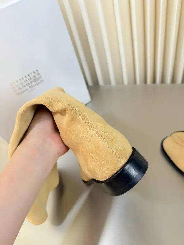 Maison Margiela MM6 Сапоги MM6 Split-Toe Stretch Suede Mid-Calf — Фото 4