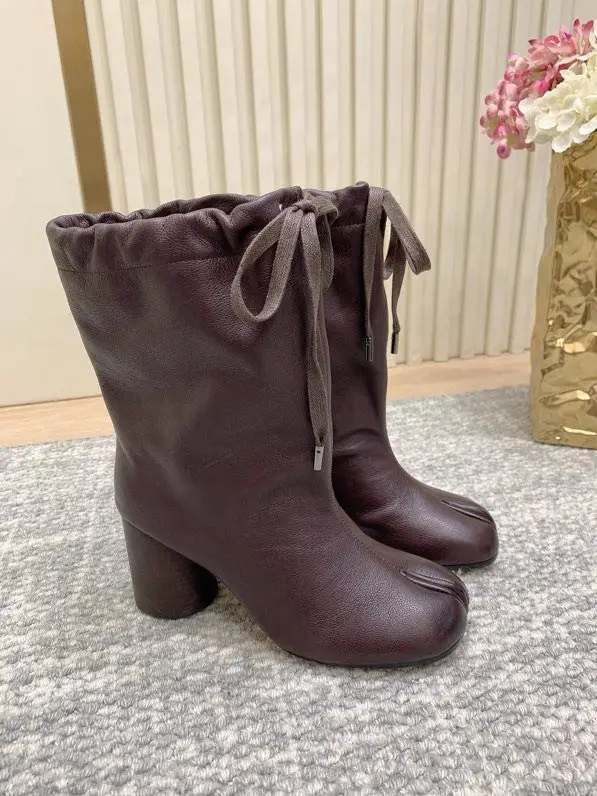 Maison Margiela MM6 — Черевики MM6 Tabi з роздільним носком і низьким каблуком
