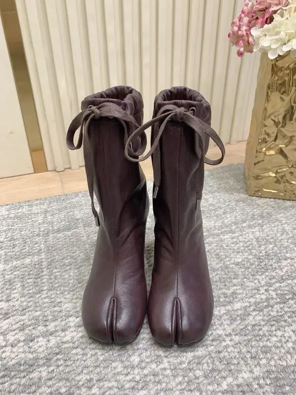 Maison Margiela MM6 Черевики MM6 Tabi з роздільним носком і низьким каблуком — Фото 2