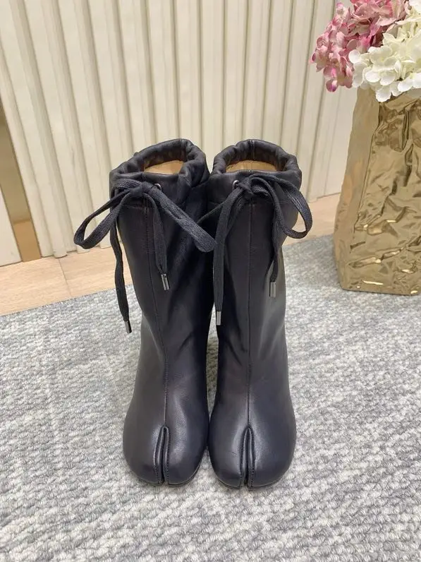 Maison Margiela MM6 Boots MM6 Tabi from split the toe and low heel — Photo 2