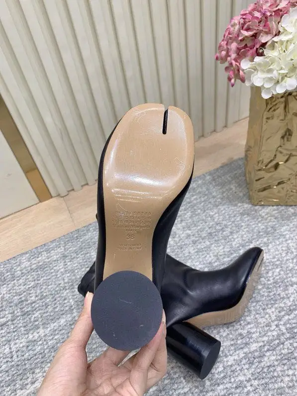 Maison Margiela MM6 Boots MM6 Tabi from split the toe and low heel — Photo 3