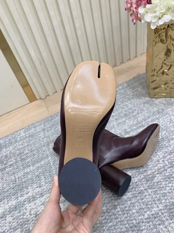 Maison Margiela MM6 Черевики MM6 Tabi з роздільним носком і низьким каблуком — Фото 4