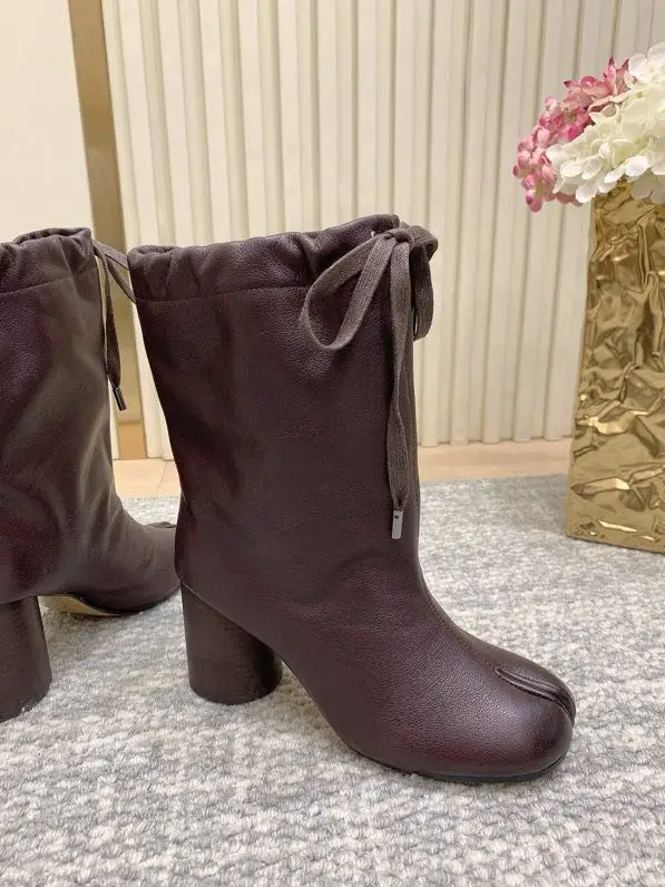 Maison Margiela MM6 Черевики MM6 Tabi з роздільним носком і низьким каблуком — Фото 5