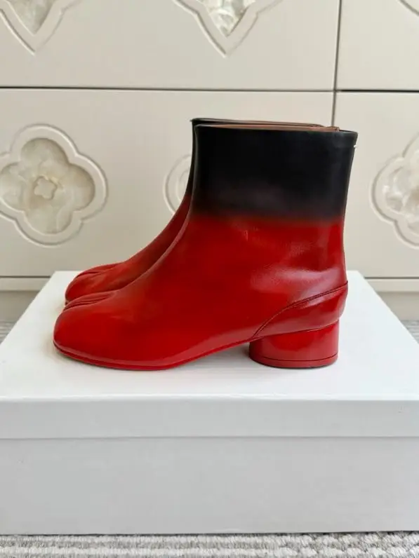 Maison Margiela MM6 Boots MM6 Tabi from split the toe and massive heel — Photo 3