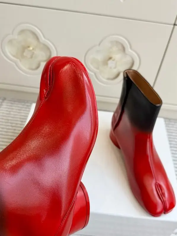 Maison Margiela MM6 Boots MM6 Tabi from split the toe and massive heel — Photo 5