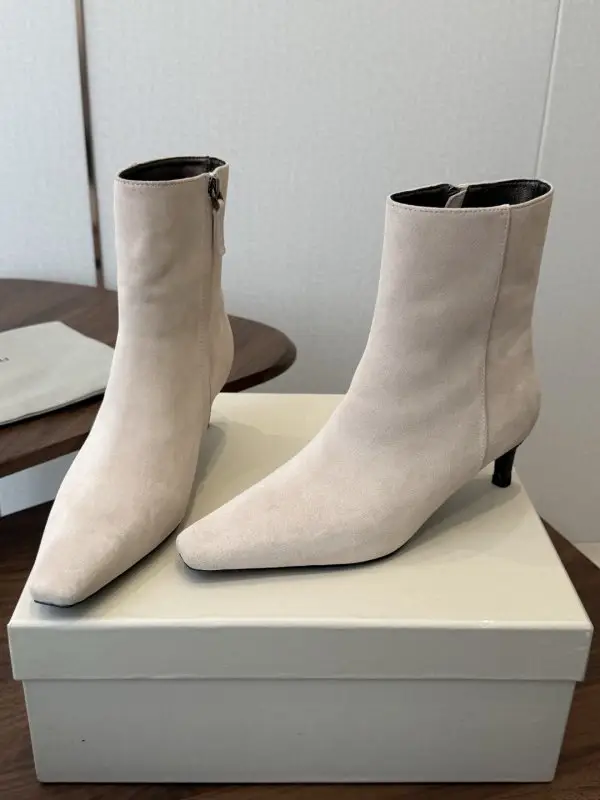 Maison Margiela MM6 Boots on stud — Photo 1