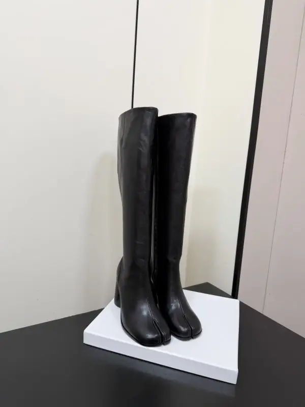Maison Margiela MM6 Сапоги Tabi кожаные с раздвоенным носком — Фото 2