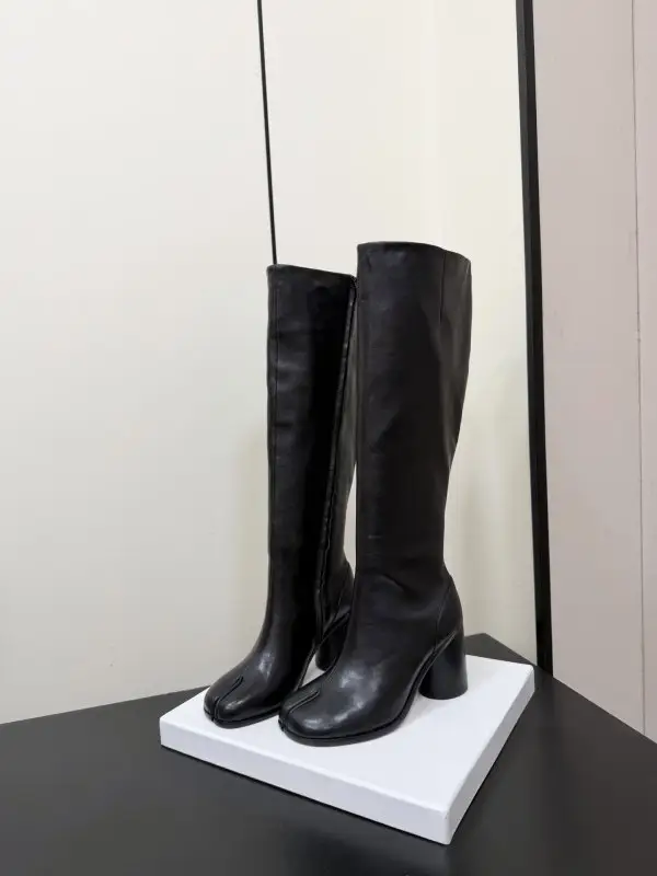 Maison Margiela MM6 Сапоги Tabi кожаные с раздвоенным носком — Фото 3