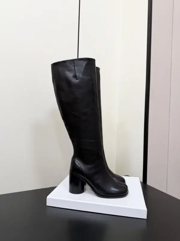 Maison Margiela MM6 Сапоги Tabi кожаные с раздвоенным носком — Фото 4