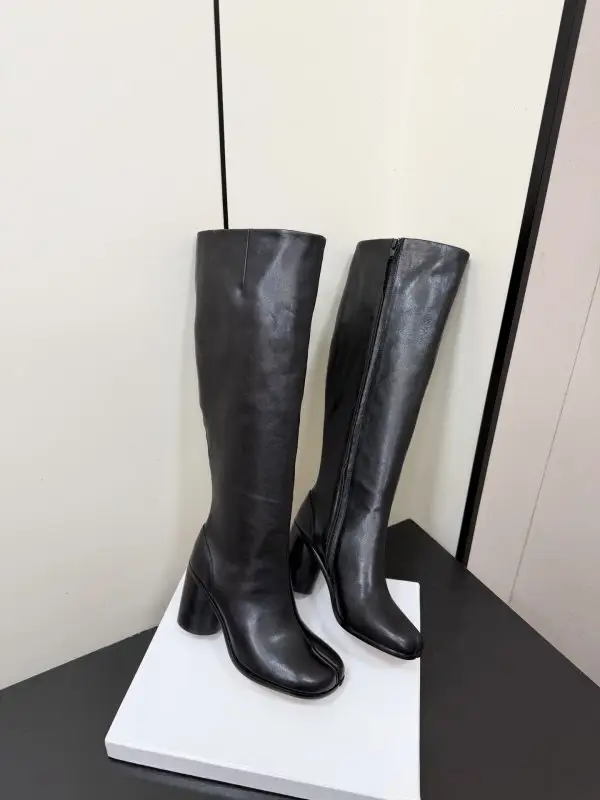 Maison Margiela MM6 Сапоги Tabi кожаные с раздвоенным носком — Фото 5