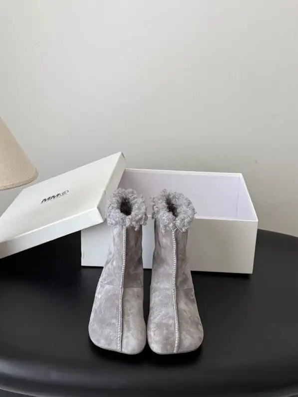 Maison Margiela MM6 Boots Tabi leather on fur — Photo 2