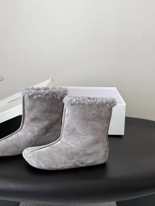 Maison Margiela MM6 Boots Tabi leather on fur — Photo 3