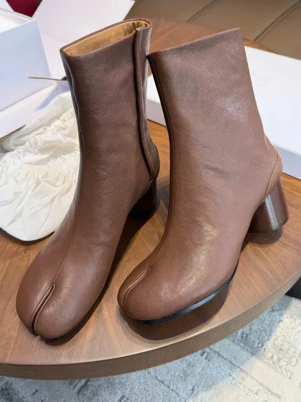 Maison Margiela MM6 — Черевики Tabi шкіряні жіночі з роздвоєним носком