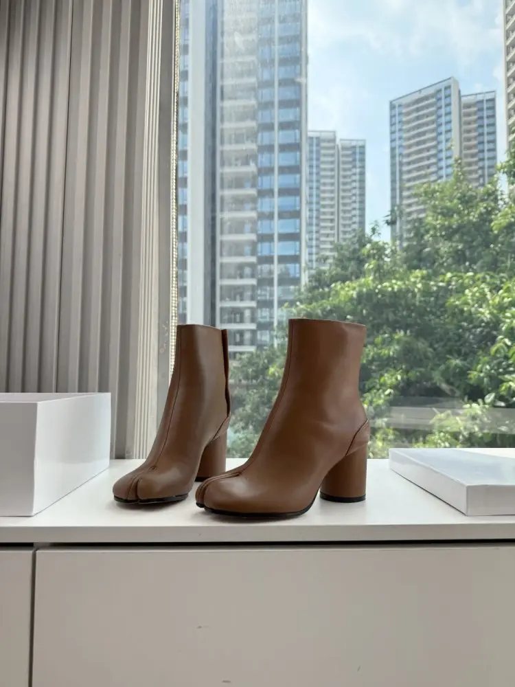 Maison Margiela MM6 Черевики Tabi жіночі з роздвоєним носком на підборах — Фото 1