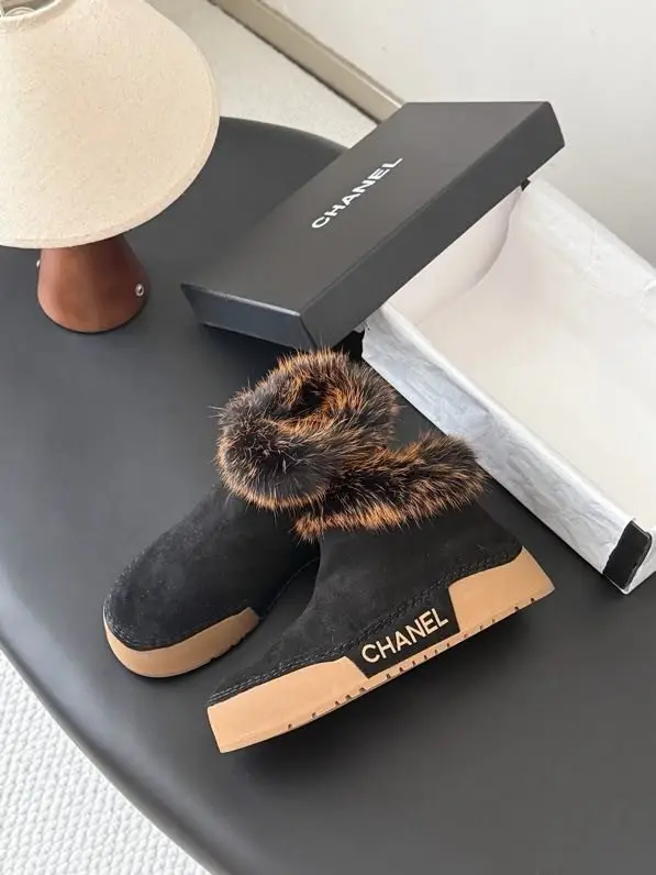 Maison Margiela MM6 — Boots women's on fur winter