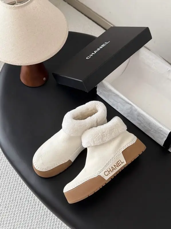 Maison Margiela MM6 — Boots women's on fur winter