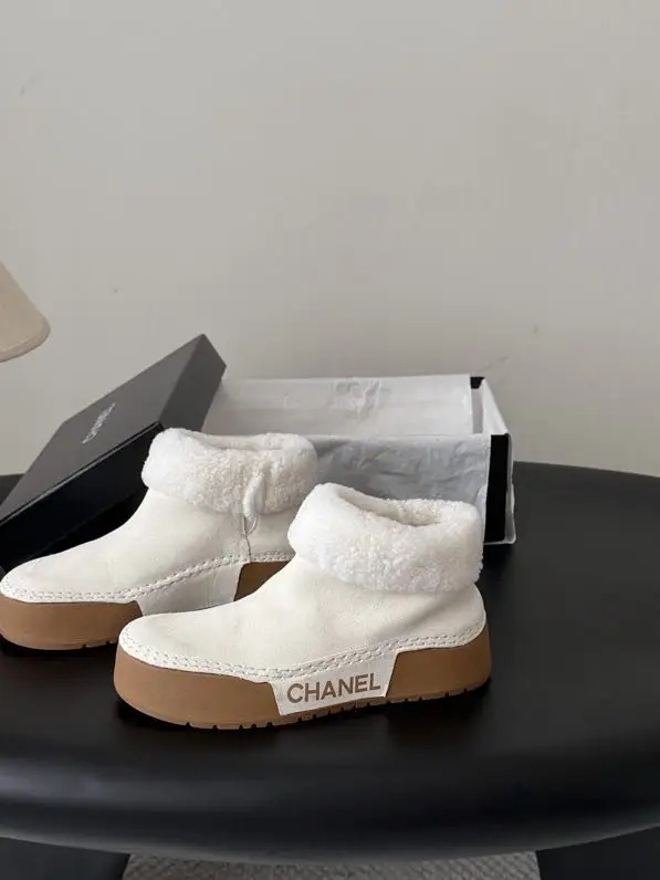 Maison Margiela MM6 Boots women's on fur winter — Photo 2