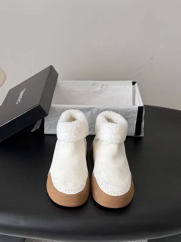Maison Margiela MM6 Boots women's on fur winter — Photo 3