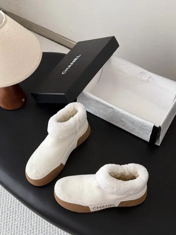 Maison Margiela MM6 Boots women's on fur winter — Photo 4