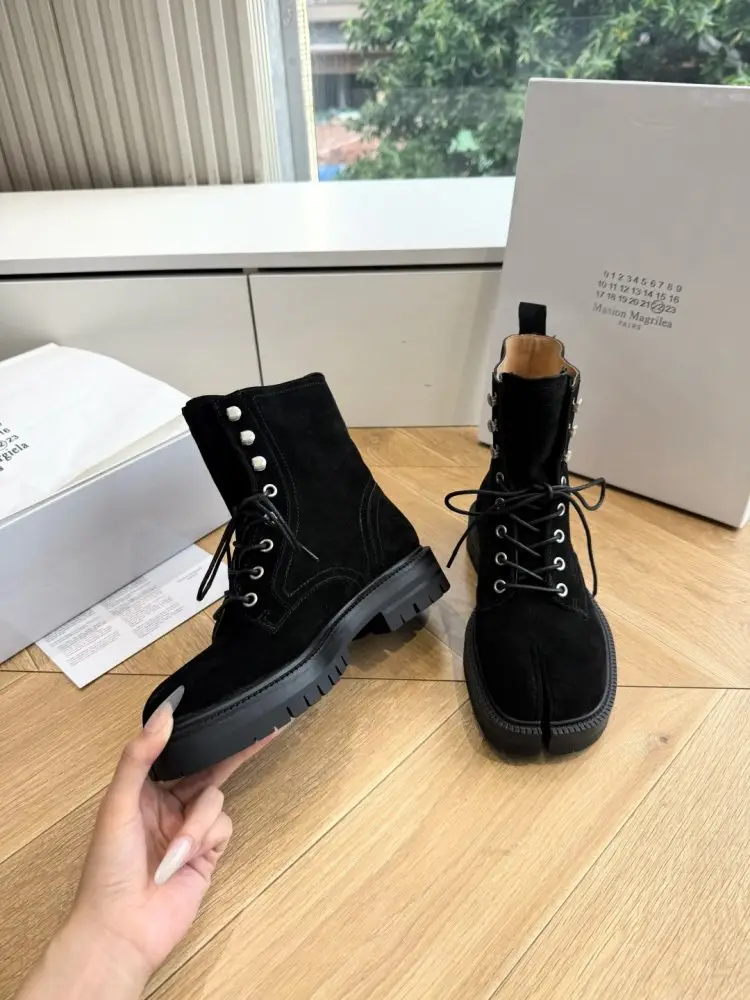 Maison Margiela MM6 Boots women's — Photo 3