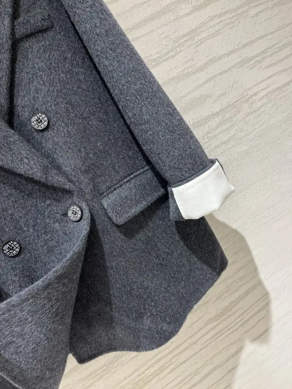 Maison Margiela MM6 Coat cashmere women's — Photo 5
