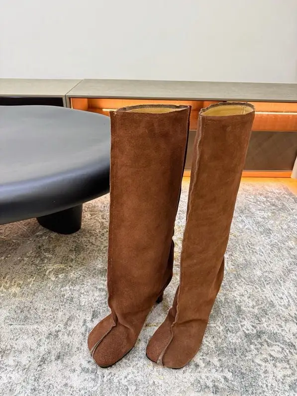 Maison Margiela MM6 — Високі замшеві жіночі чоботи