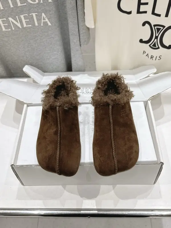 Maison Margiela MM6 — Мюли на меху женские