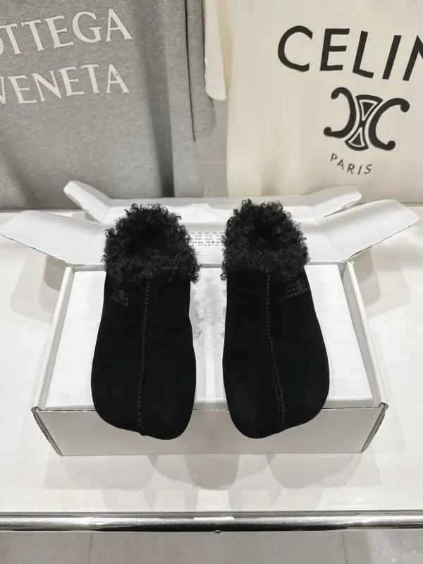 Maison Margiela MM6 — Мюли на меху женские