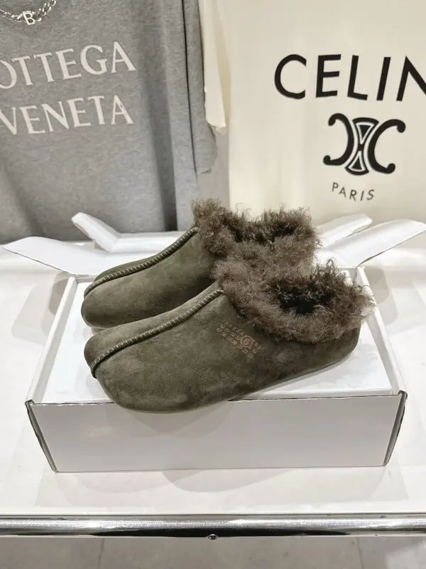 Maison Margiela MM6 Мюли on fur women's — Photo 4