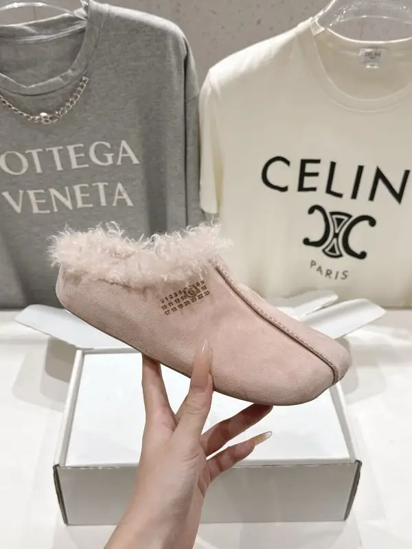 Maison Margiela MM6 Мюли on fur women's — Photo 5
