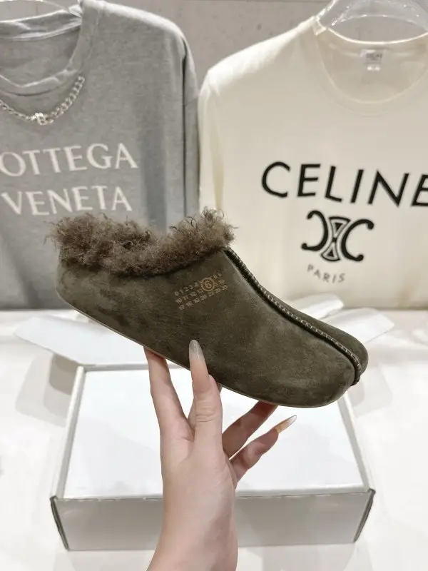 Maison Margiela MM6 Мюли on fur women's — Photo 5