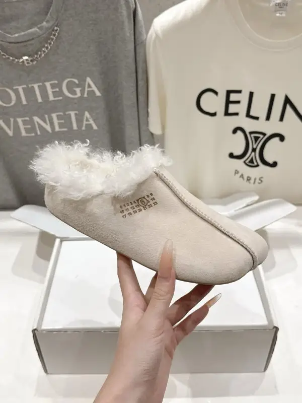 Maison Margiela MM6 Мюли on fur women's — Photo 5